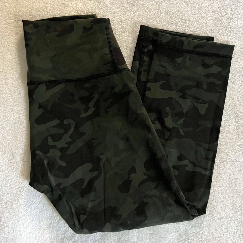 Lululemon Wunder Under High-Rise Crop 23" *Full-On Luxtreme- Camo Print- Size 6